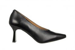 Czółenka Bayla-159 5065 076-P Czarny Lico 159199, Skóra naturalna - 39. Czarne czółenka damskie Bayla, bez wzorów, ze skóry, biznesowe, bez obcasa, na obcasie, bez zapięcia. W wyprzedaży za 269.10 zł.