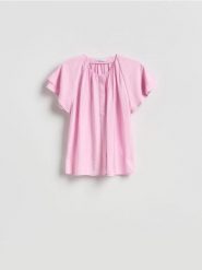 Bluzka z wiskozą - pastelowy róż. Czerwone bluzki damskie Reserved, l, bez wzorów, z tkaniny, bez kołnierzyka, bez ramiączek. Za 99.99 zł.