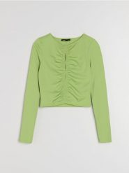 Krótka bluzka z długim rękawem i marszczeniem z przodu - zielony. Zielone bluzki damskie Sinsay, l, bez wzorów, bez kołnierzyka, bez ramiączek. Za 49.99 zł.