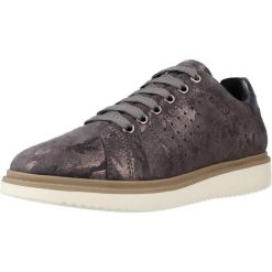 Buty GEOX J THYMAR GIRL Szary. Szare obuwie sportowe damskie Geox, bez wzorów, ze skóry, na fitness i siłownię. Za 233.99 zł.