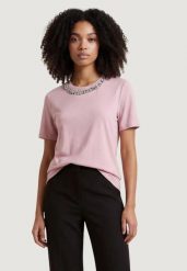 Koszulka crop top Kobieta ONLY ONLPARKER S/S O-NECK BLING TOP BOX JRS. Czerwone t-shirty damskie Only, s, z aplikacjami, z bawełny, eleganckie, bez kołnierzyka. Za 151.25 zł.