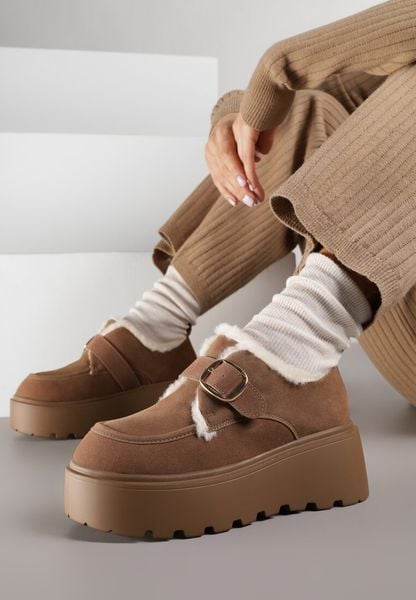 Brązowe Śniegowce na Grubej Podeszwie z Paskiem z Klamerką i Futerkiem Uwedina. Brązowe śniegowce i trapery damskie Born2be, z jeansu. Za 129.99 zł.