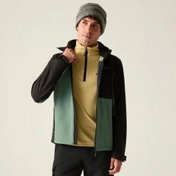 Męska kurtka Hewitts Softshell. Czarne kurtki męskie Regatta, m, bez wzorów, z materiału, z kapturem. Za 395.50 zł.