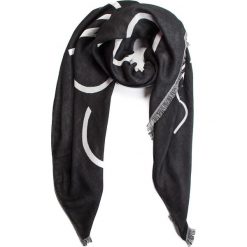 Szal CALVIN KLEIN - Industrial Branding Scarf K60K605150 001. Szaliki i chusty damskie marki Calvin Klein. Za 299.00 zł.