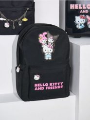 Plecak z kieszenią na laptopa Hello Kitty and Friends - czarny. Czarne plecaki damskie Sinsay, bez wzorów. W wyprzedaży za 22.99 zł.