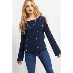 Lekki sweter z perełkami. Swetry damskie marki Orsay. W wyprzedaży za 50.00 zł.