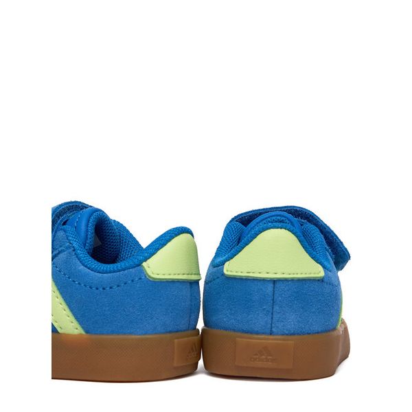 Sneakersy adidas. Niebieskie trampki i tenisówki chłopięce Adidas, bez wzorów, bez zapięcia. Za 129.99 zł.