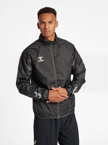 Kurtka Hummel hmllead hmlPRO training /windbreaker. Czarne kurtki męskie Hummel, m, bez wzorów, z poliesteru, na fitness i siłownię. Za 235.05 zł.