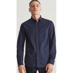 Koszula regular fit z kieszenią - Granatowy. Koszule męskie marki Reserved. Za 99.99 zł.