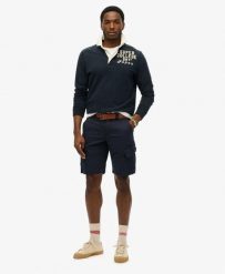Superdry Organic Cotton Core Szorty bojówki z bawełny organicznej – Eclipse Navy. Niebieskie szorty męskie Superdry., m, z aplikacjami, z bawełny, klasyczne. Za 374.70 zł.