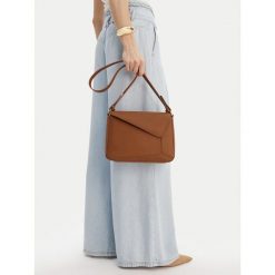 Torebka GINO ROSSI. Brązowe torebki do ręki damskie Gino Rossi, bez wzorów, klasyczne, bez dodatków. Za 199.99 zł.