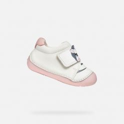 Trenerzy dla chłopców Geox Tutim. Białe buty sportowe chłopięce Geox, bez wzorów, bez zapięcia. Za 169.99 zł.