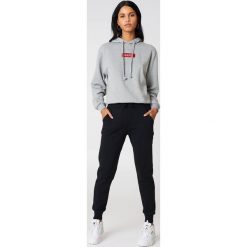 NA-KD Basic Spodnie dresowe basic - Black. Spodnie dresowe damskie marki NA-KD Basic. Za 100.95 zł.