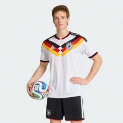 Koszulka Germany 26 Home Replica. Białe koszulki sportowe męskie Adidas, bez wzorów, bez kołnierzyka, bez ramiączek, do piłki nożnej, climacool (adidas). Za 439.00 zł.