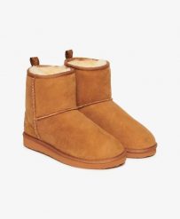 Superdry Zamszowe botki z futerkiem sherpa – TAN. Brązowe botki damskie Superdry., ze skóry, bez obcasa, bez zapięcia. Za 588.30 zł.