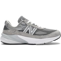 Buty męskie New Balance M990GL6 – szare. Szare buty sportowe męskie New Balance, z dresówki, bez zapięcia, do biegania. Za 1,099.99 zł.