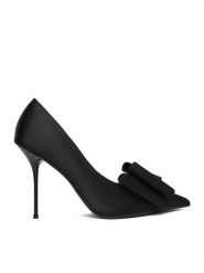 Eva Minge Szpilki EO-EMI-25P142 Czerwony. Czerwone szpilki damskie Eva Minge, bez wzorów, z materiału, bez obcasa, bez zapięcia. Za 359.99 zł.