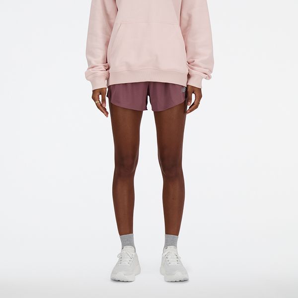 Spodenki damskie New Balance WS41286LIE – różowe. Czerwone szorty sportowe damskie New Balance, s, bez wzorów, z materiału, sportowe, na fitness i siłownię. Za 299.99 zł.