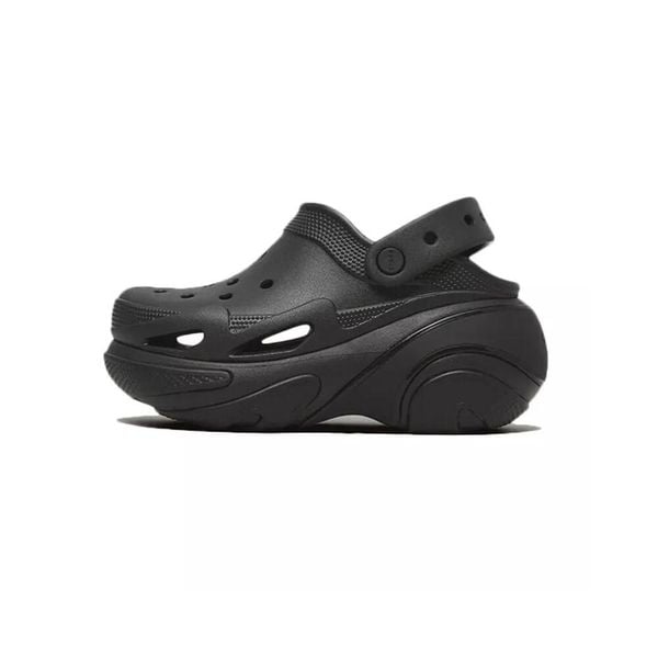 Tenisówki Crocs Model Bubble Crush Clog U Kolor Czarny. Czarne trampki i tenisówki damskie Crocs, bez wzorów, z gumy, bez zapięcia. Za 394.80 zł.