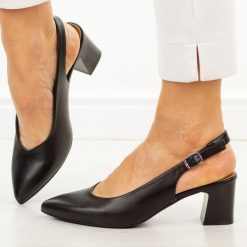 Czarne czółenka damskie bez pięty Sergio Leone Sk463. Czarne czółenka damskie Sergio Leone, bez wzorów, ze skóry, biznesowe, bez obcasa, na obcasie, bez zapięcia. Za 179.00 zł.