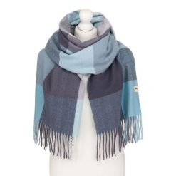 Dwustronny, niebieski szal damski z poliestru ozdobiony frędzlami - Rovicky. Niebieskie szaliki i chusty damskie ROVICKY, na zimę, bez wzorów. Za 45.00 zł.