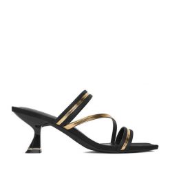 Klapki JENNY. Czarne klapki damskie Jenny, bez wzorów, bez obcasa. Za 129.99 zł.