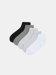 Prążkowane skarpetki 5 pack - biały. Białe skarpety damskie Sinsay, bez wzorów, prążkowane. Za 17.99 zł.