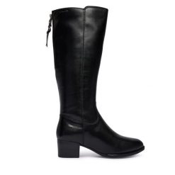 Kozaki Tamaris. Czarne kozaki damskie Tamaris, bez obcasa, na słupku. Za 549.99 zł.