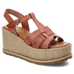 Brązowe Sandały Yokono Skórzane Obuwie Damskie. Brązowe klapki damskie Yokono, bez wzorów, ze skóry, boho, bez obcasa, na koturnie. Za 289.00 zł.