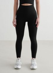 Damskie legginsy bezszwowe, wysoki stan, squat proof petite Shape czarny. Czarne legginsy damskie Aim'n, s, bez wzorów, z elastanu. Za 297.00 zł.