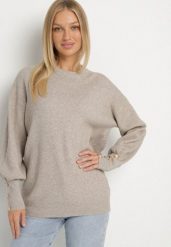 Beżowy Sweter z Wiskozą Ozdobiony Guzikami na Rękawach Sadvire. Brązowe swetry damskie Born2be, bez wzorów, z jeansu, klasyczne, bez kołnierzyka, bez ramiączek, bez kaptura. Za 109.99 zł.