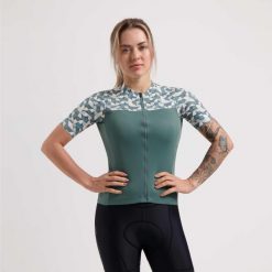 Koszulka rowerowa damska Rogelli Essential Graphic. Zielone obuwie sportowe damskie Rogelli, bez wzorów, rowerowe. Za 276.00 zł.