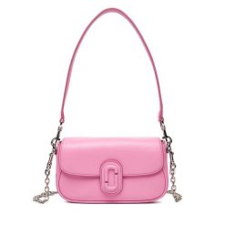 Torebka Marc Jacobs. Czerwone torebki do ręki damskie Marc Jacobs, bez wzorów, klasyczne, bez dodatków. Za 1,039.00 zł.