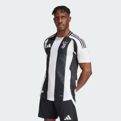 Koszulka Juventus 24/25 Home Authentic. Białe koszulki sportowe męskie Adidas, l, bez wzorów, z materiału, bez kołnierzyka, bez ramiączek, do piłki nożnej. Za 699.00 zł.