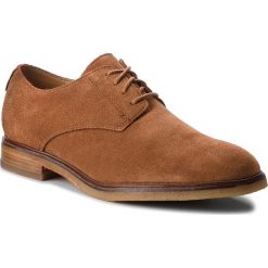 Półbuty CLARKS - Clarkdale Moon 261362557 Dark Tan Suede. Półbuty na co dzień męskie marki Clarks. W wyprzedaży za 369.00 zł.