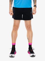 Spodenki do biegania męskie X-Bionic Corefusion Run Discover Shorts. Czarne krótkie spodenki sportowe męskie X Bionic, m, bez wzorów, z materiału, do biegania. Za 317.89 zł.