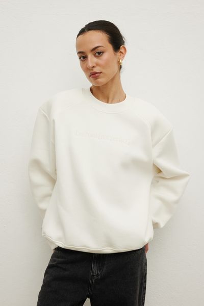 Klasyczna bluza z HAFTEM w kolorze CREAM- NOEL-S/M. Bluzy damskie Marsala, m, bez wzorów, z bawełny, bez kaptura. Za 339.90 zł.