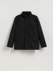 Wodoodporna kurtka z kapturem - czarny. Czarne kurtki męskie Reserved, l, bez wzorów, z tkaniny, z kapturem. Za 299.99 zł.