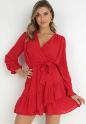 Czerwona Sukienka Pronynome. Czerwone sukienki damskie Born2be, l, z aplikacjami, z gumy, bez kołnierzyka, bez ramiączek, mini, kopertowe. Za 139.99 zł.
