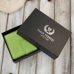 Portfel damski skórzany średni zielony z zabezpieczeniem RFID Paolo Peruzzi AL-04-GR. Zielone portfele damskie Paolo Peruzzi, bez wzorów, ze skóry. Za 79.00 zł.