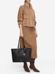 Nine West Torebka EO-QUIET ELEGANCE-LDA9895 Czarny. Czarne torebki do ręki damskie Nine West, bez wzorów, bez dodatków. Za 449.99 zł.