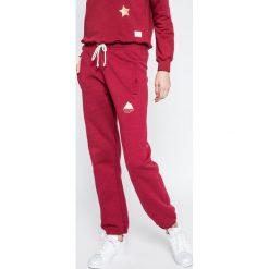 Femi Stories - Spodnie Voga. Czerwone spodnie sportowe damskie Femi Stories, z bawełny. W wyprzedaży za 129.90 zł.