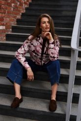 Rozpinana bluza z kwiatowym nadrukiem burgundowa. Czerwone bluzy damskie MOODO, l, bez wzorów, z bawełny, bez kaptura. Za 149.99 zł.