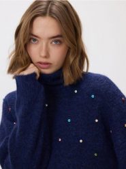 Sweter z błyszczącą aplikacją - granatowy. Niebieskie swetry damskie Reserved, l, z aplikacjami, z dzianiny, bez kołnierzyka, bez ramiączek, bez kaptura. Za 129.99 zł.