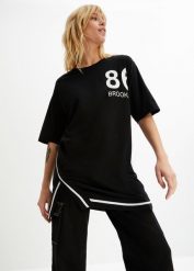 Shirt oversize z miękkiego materiału z domieszką wiskozy. Czarne t-shirty damskie bonprix, bez wzorów, z wiskozy, z asymetrycznym kołnierzem. Za 82.99 zł.