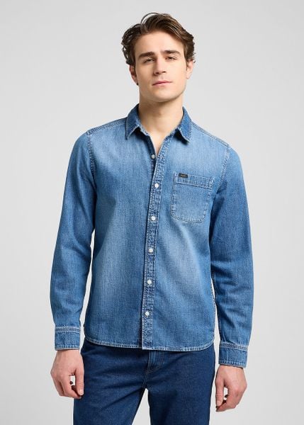 MESKA KOSZULA JEANSOWA LEE LEESURE SHIRT MID BLUE DENIM 112370551. Niebieskie koszule męskie Lee, m, bez wzorów, z denimu, bez kołnierzyka, bez ramiączek. Za 169.99 zł.