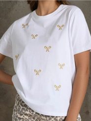 Koszulka z haftowanym wzorem - biały. Białe t-shirty damskie Sinsay, l, bez wzorów, bez kołnierzyka. Za 25.99 zł.