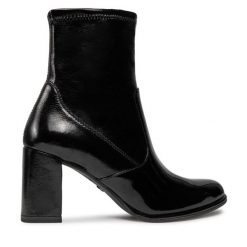 Botki Tamaris. Czarne botki damskie Tamaris, bez obcasa, na słupku, bez zapięcia. Za 229.99 zł.