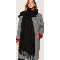 Szal z frędzlami - Czarny. Czarne szaliki i chusty damskie House. Za 49.99 zł.