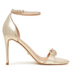 Sandały Guess. Żółte sandały damskie Guess, z aplikacjami, bez obcasa, na szpilce, bez zapięcia. Za 539.99 zł.